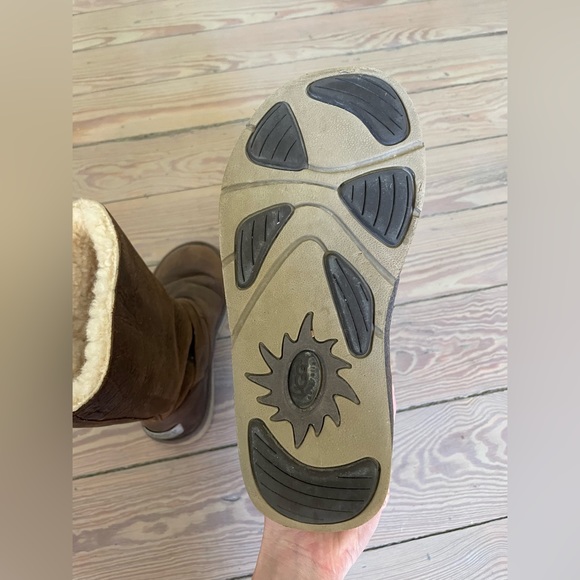 UGG Kensington Brown Leather Boots with Shearling Lining - Size 6 - Picture 11 of 14